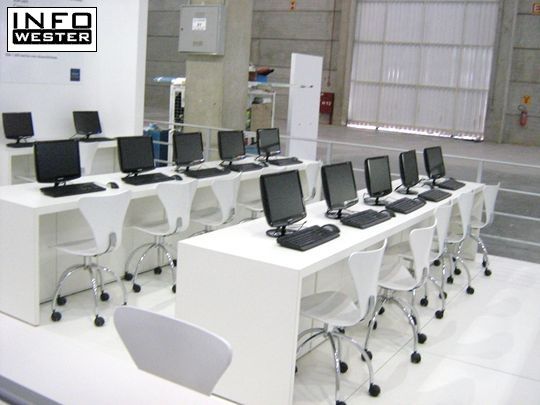 Sala com computadores