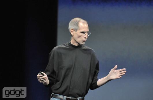 Steve Jobs: magro, mas aparentando estar bem - imagem por gdgt
