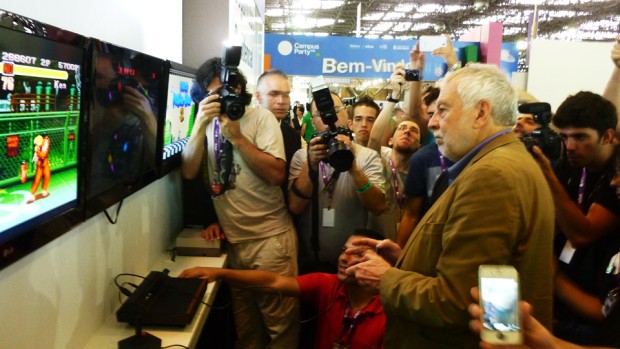Um momento “épico” na Campus Party: Bushnell jogando no… Atari!