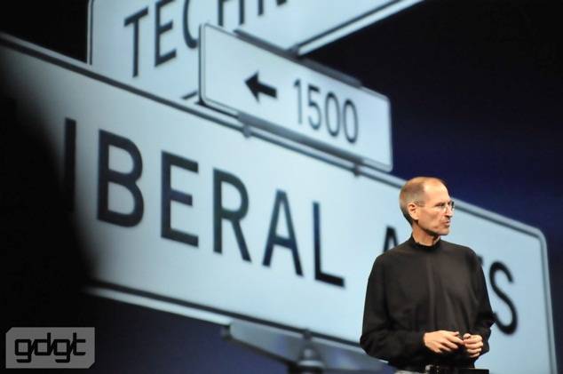 Steve Jobs no palco da WWDC 2010 - Imagem por gdgt