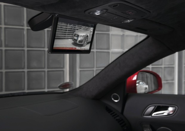 Tela AMOLED como retrovisor no R8 e-tron – Imagem por Audi