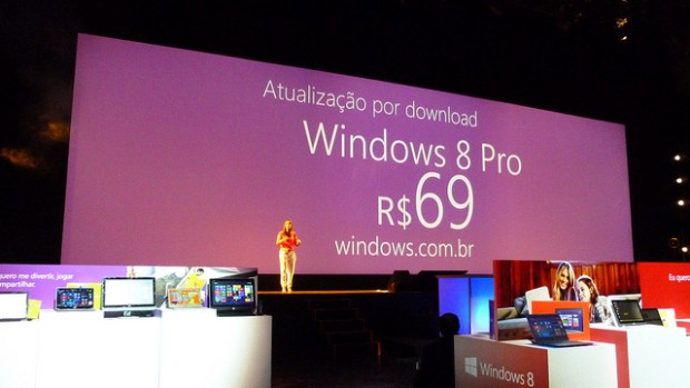 Priscyla Alves, gerente geral de Windows, falando dos preçosPriscyla Alves, gerente geral de Windows, falando dos preços