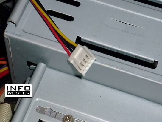 Conector de alimentação para drive de disquete