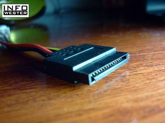 Conector de alimentação para dispositivos SATA