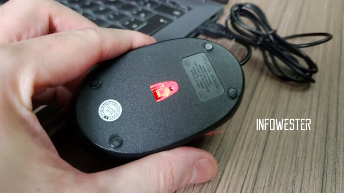 Mouse óptico com LED de luz vermelha