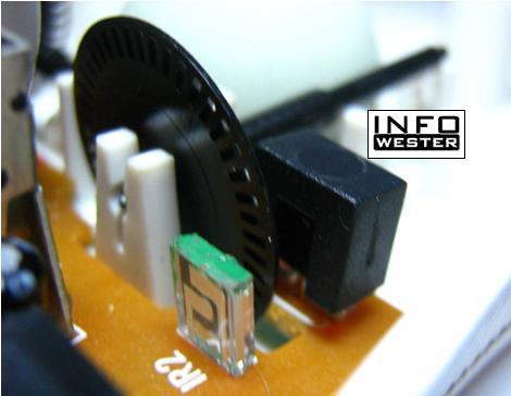 Rolamento entre um LED infravermelho e um sensor