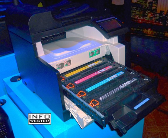 Impressora a laser com toners coloridos