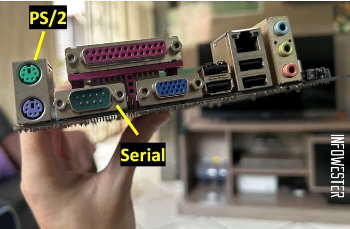 Conexões PS/2 e Serial em uma placa-mãe antiga