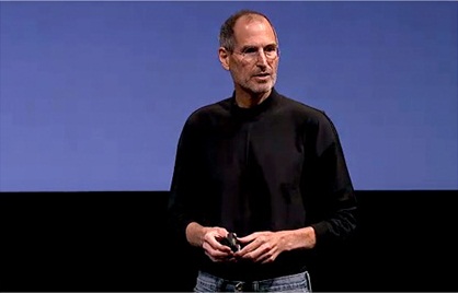 Steve Jobs apresentando o iPhone OS 4.0 - Imagem por Apple
